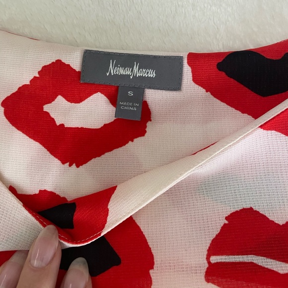 Neiman Marcus Hot Lips Blouse - Picture 4 of 6